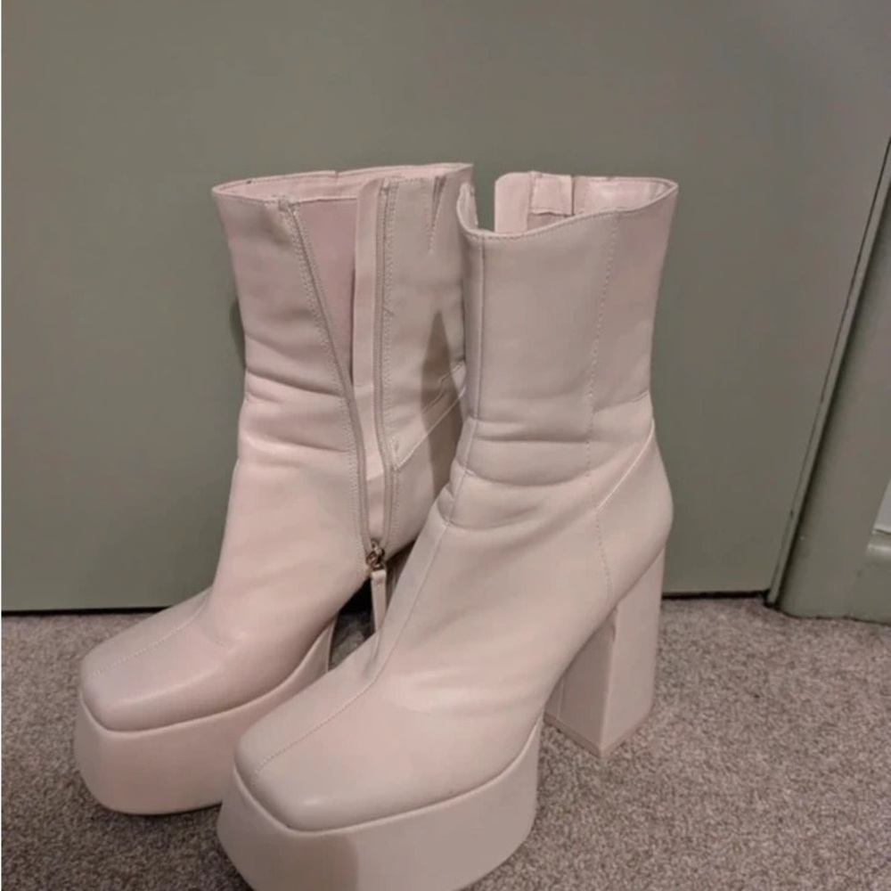 Chic Cream Platform Heeled Boots